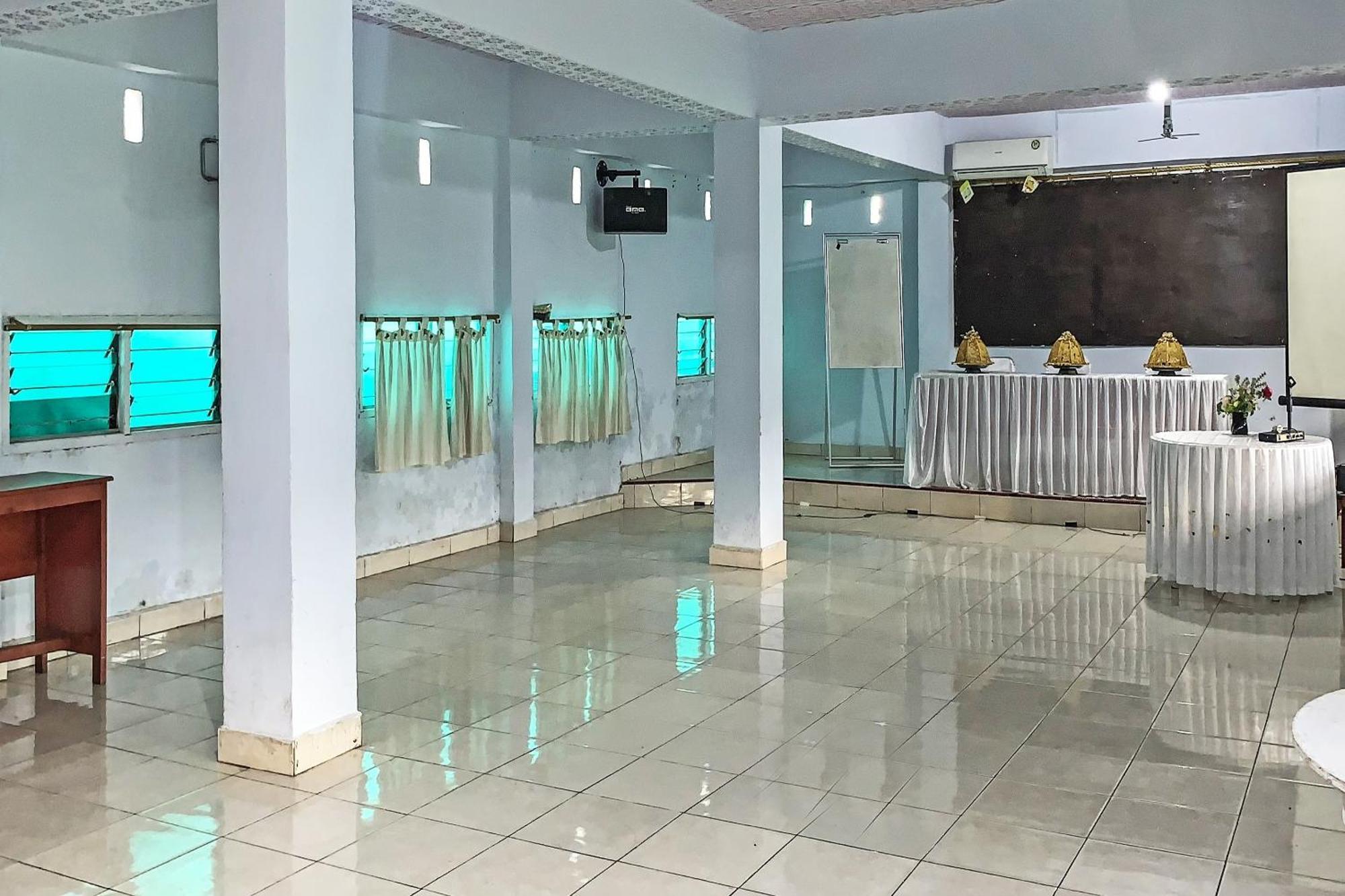 Oyo 91757 Surya Hotelneartaman Anggrek Pkk Watansoppeng Lalabata Exterior foto